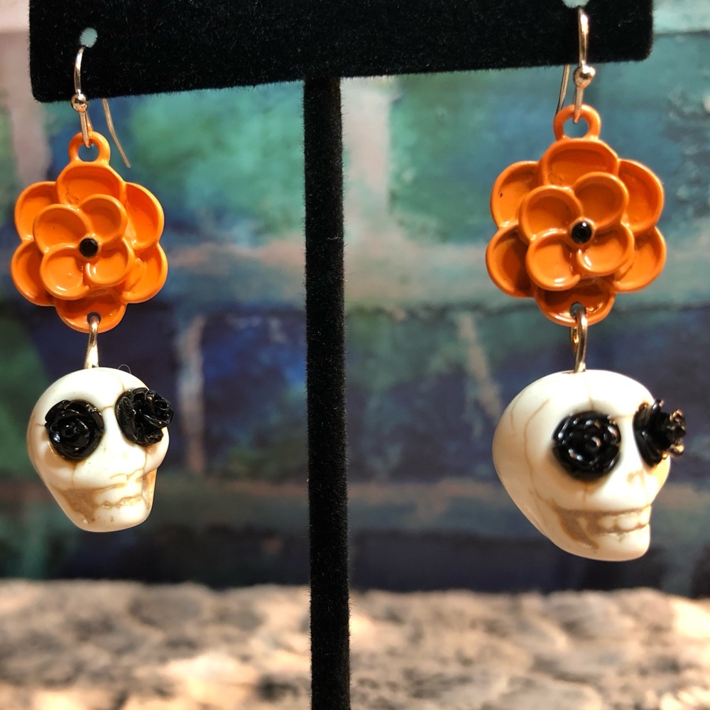 Skull earrings
